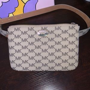 A Micheal Kors Fanny pack